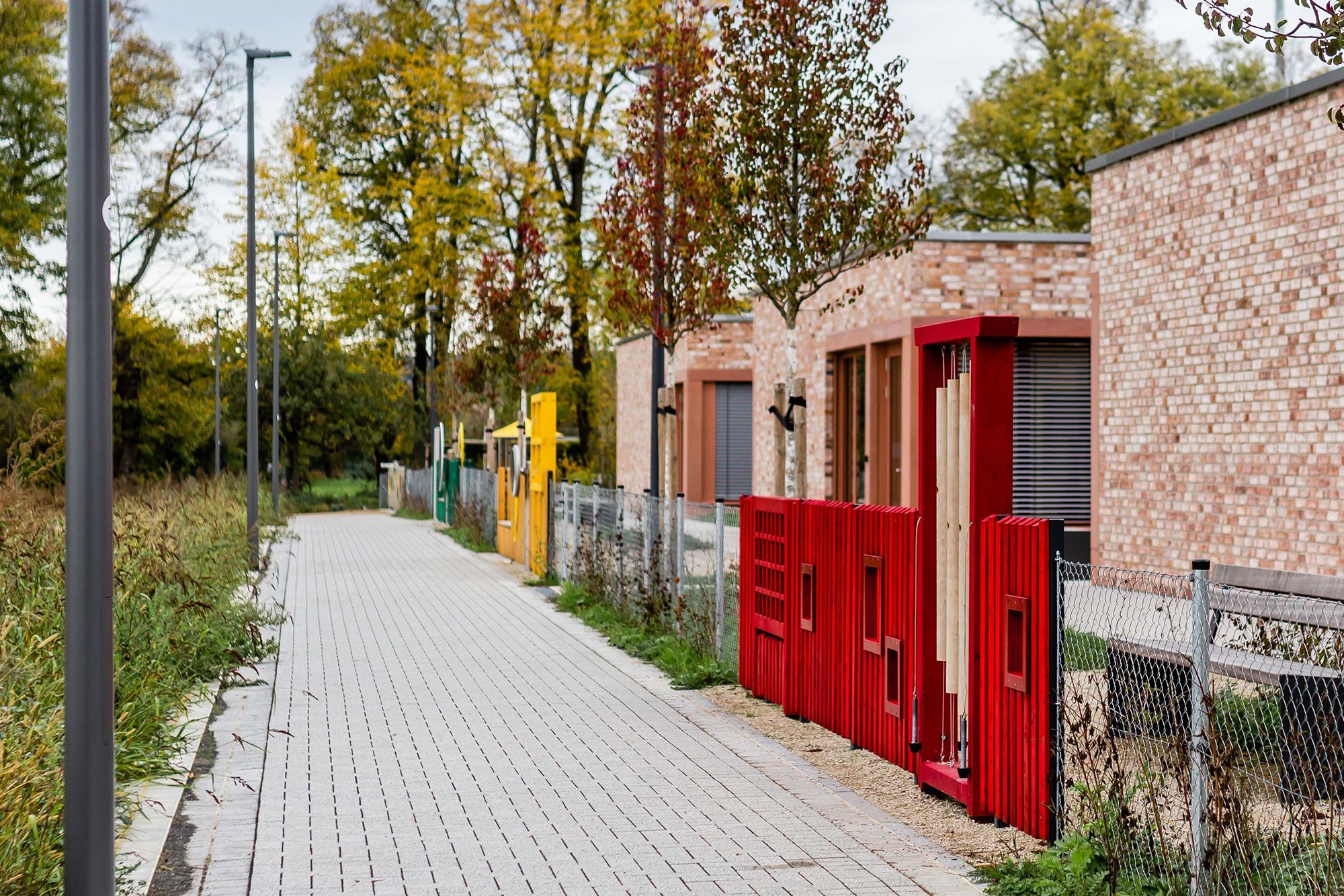 Außenansicht des interaktiven Zauns. 